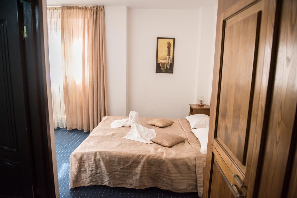 Hotel Dynes เอโฟริเอนอร์ด ภายนอก รูปภาพ