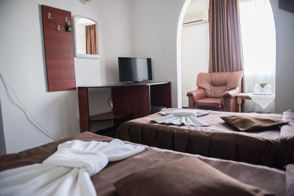Hotel Dynes เอโฟริเอนอร์ด ภายนอก รูปภาพ