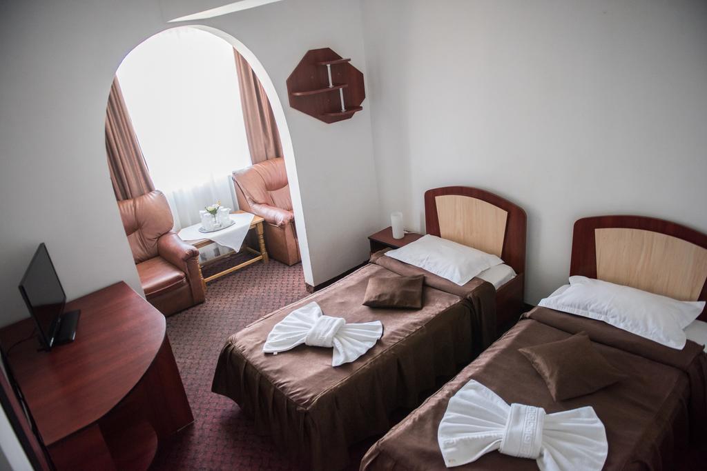 Hotel Dynes เอโฟริเอนอร์ด ภายนอก รูปภาพ